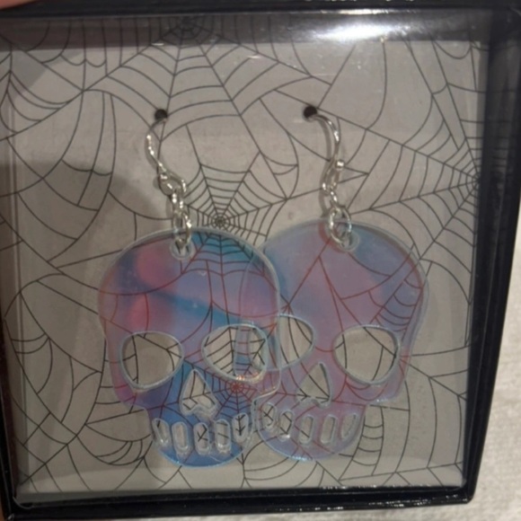 BNWT Quo Skull Dangle Iridescent Earrings Halloween - Picture 2 of 2